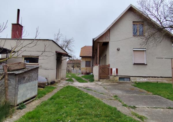 Na predaj čiastočne prerobený rodinný dom v obci Otrhánky