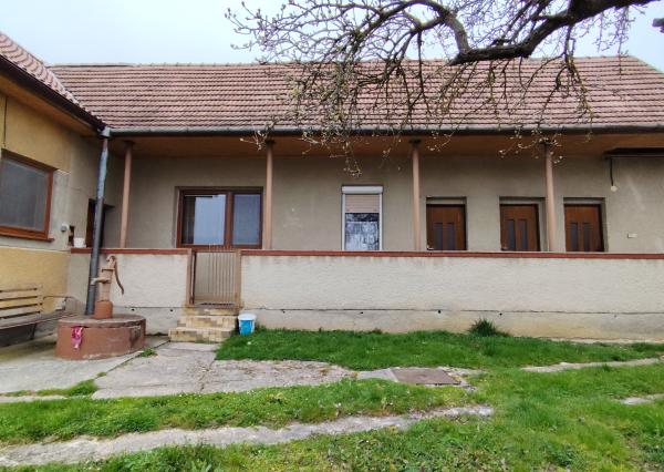 Na predaj čiastočne prerobený rodinný dom v obci Otrhánky