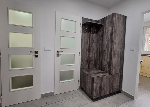 Na predaj čiastočne zariadený 2-izbový byt v Bánovciach nad Bebravou