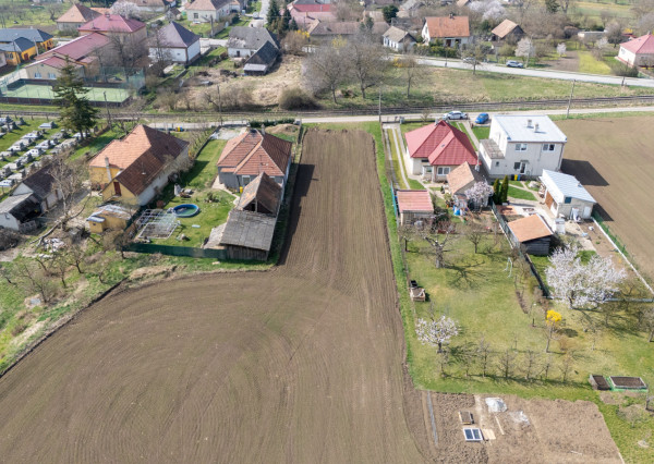 Na predaj pozemok v intraviláne obce Malé Zálužie