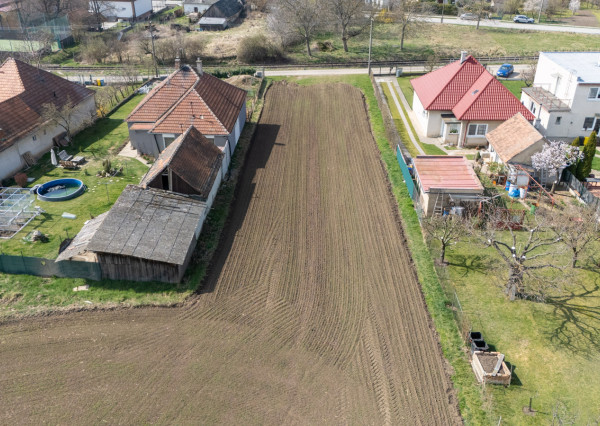 Na predaj pozemok v intraviláne obce Malé Zálužie