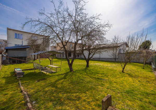 Na predaj viacgeneračný rodinný dom s potenciálom v Stropkove