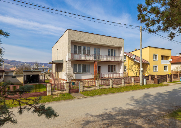 Na predaj viacgeneračný rodinný dom s potenciálom v Stropkove