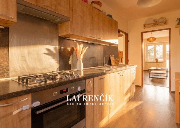 NA PREDAJ | 2 - IZBOVÝ BYT V TRENČÍNE  STROJÁRENSKÁ ULICA