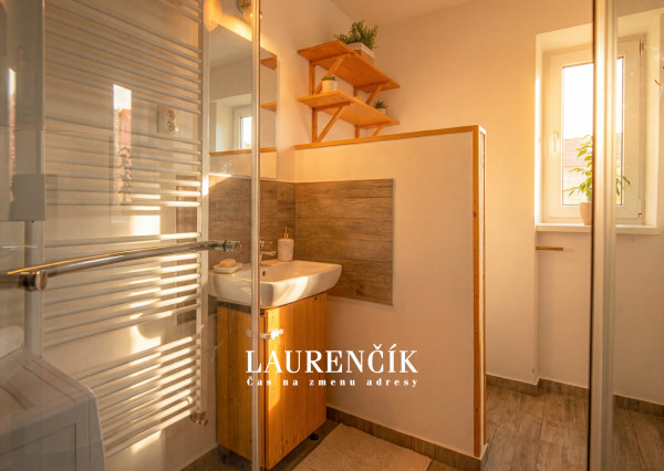 NA PREDAJ | 2 - IZBOVÝ BYT V TRENČÍNE  STROJÁRENSKÁ ULICA