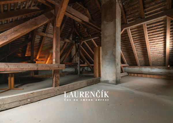 NA PREDAJ | RODINNÝ DOM V ŠIRŠOM CENTRE TRENČÍNA