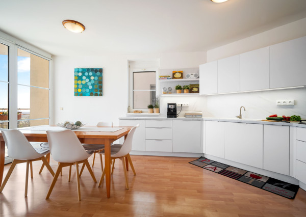 Na predaj reprezentatívny 6-izbový byt s garážou s výhľadom na Rakúsko