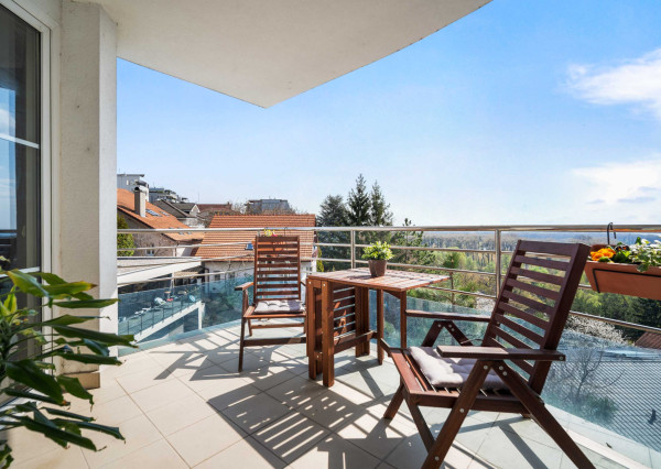 Na predaj reprezentatívny 6-izbový byt s garážou s výhľadom na Rakúsko