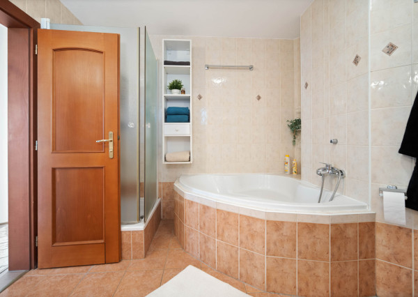 Na predaj reprezentatívny 6-izbový byt s garážou s výhľadom na Rakúsko