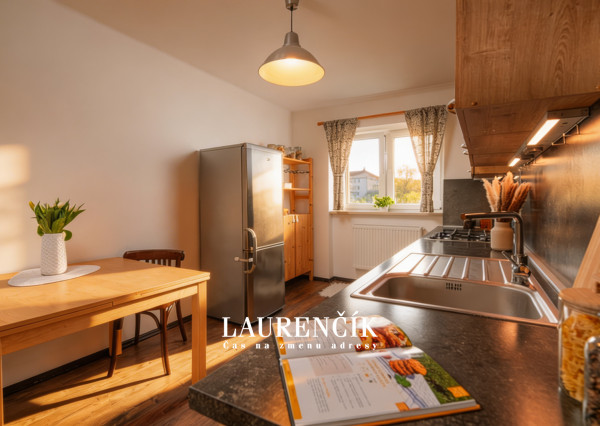 NA PREDAJ | 2 - IZBOVÝ BYT V TRENČÍNE  STROJÁRENSKÁ ULICA