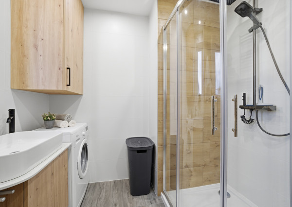 Na prenájom kompletne zariadený 2-izbový byt v Lozorne