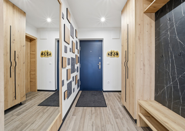 Na prenájom kompletne zariadený 2-izbový byt v Lozorne