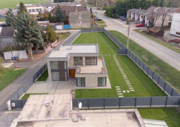 Na predaj pozemok s potenciálom výstavby v obci Vlčkovce