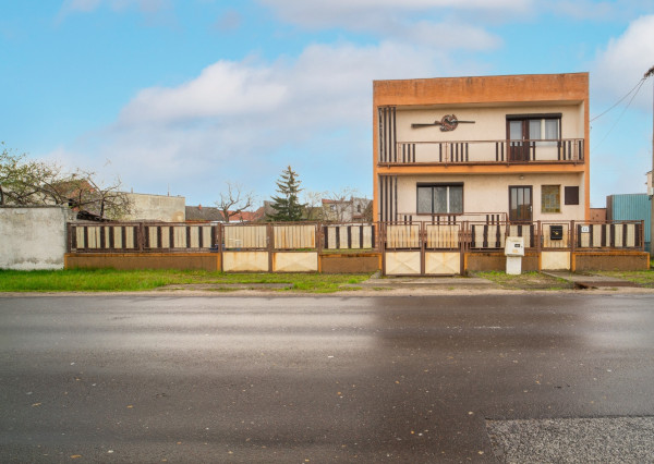 Na predaj samostatne stojaci rodinný dom v obci Veľké Leváre