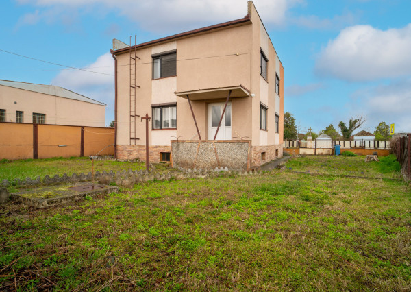 Na predaj samostatne stojaci rodinný dom v obci Veľké Leváre