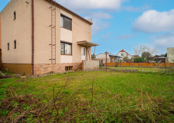 Na predaj samostatne stojaci rodinný dom v obci Veľké Leváre