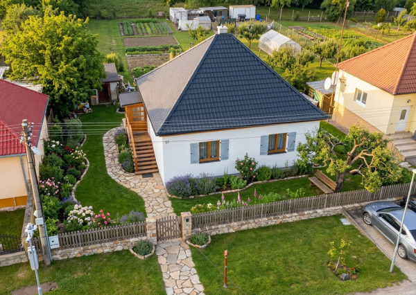 Na predaj rodinný dom s veľkým pozemkom v obci Šalgočka