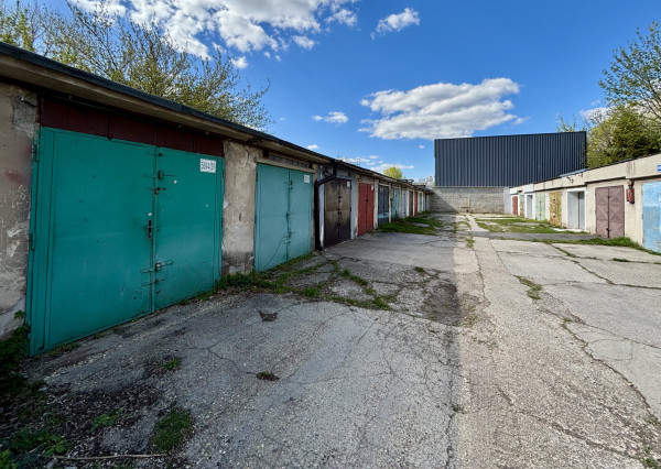 Na predaj garáž s elektrickým pripojením v Ružinove