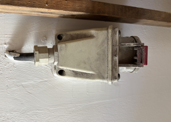 Na predaj garáž s elektrickým pripojením v Ružinove