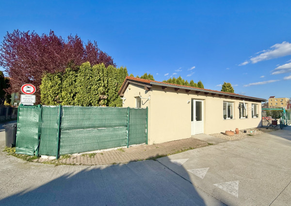 Prenájom - menší dom s terasou v Rovinke