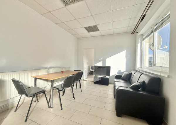 Prenájom - menší dom s terasou v Rovinke