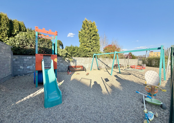 Prenájom - menší dom s terasou v Rovinke