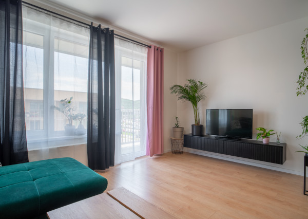 Na prenájom dizajnový 2-izbový byt v bytovom komplexe Bory v Lamači