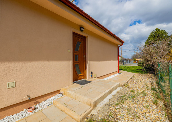 Na predaj čiastočne zariadený rodinný dom v obci Ďurďošík