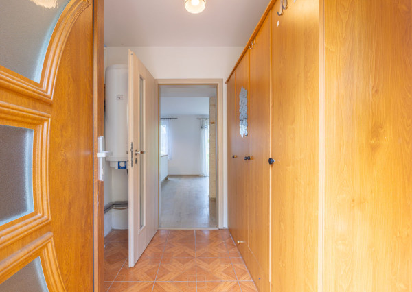 Na predaj čiastočne zariadený rodinný dom v obci Ďurďošík