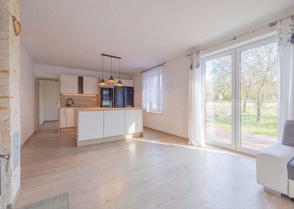 Na predaj čiastočne zariadený rodinný dom v obci Ďurďošík