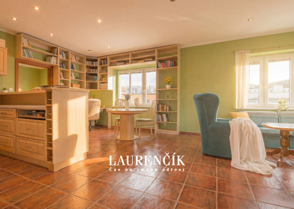 NA PREDAJ | 3-IZBOVÝ BYT SO SÚKROMNOU TERASOU S VÝHĽADOM NA HRAD  + GARSÓNKA V CENE