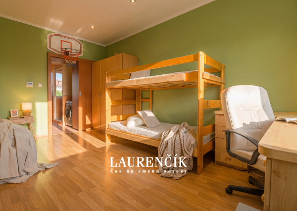 NA PREDAJ | 3-IZBOVÝ BYT SO SÚKROMNOU TERASOU S VÝHĽADOM NA HRAD  + GARSÓNKA V CENE