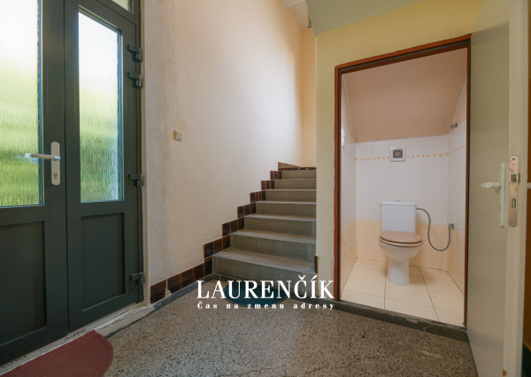 NA PREDAJ | 3-IZBOVÝ BYT SO SÚKROMNOU TERASOU S VÝHĽADOM NA HRAD  + GARSÓNKA V CENE