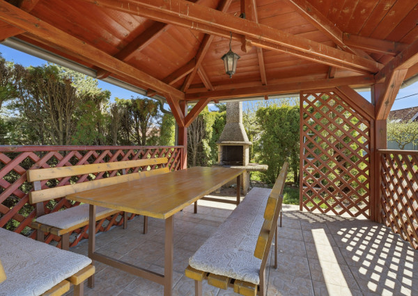 Na predaj samostatne stojaci 5-izbový rodinný dom v obci Jablonové