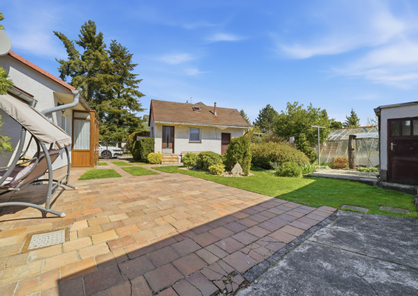 Na predaj samostatne stojaci 5-izbový rodinný dom v obci Jablonové