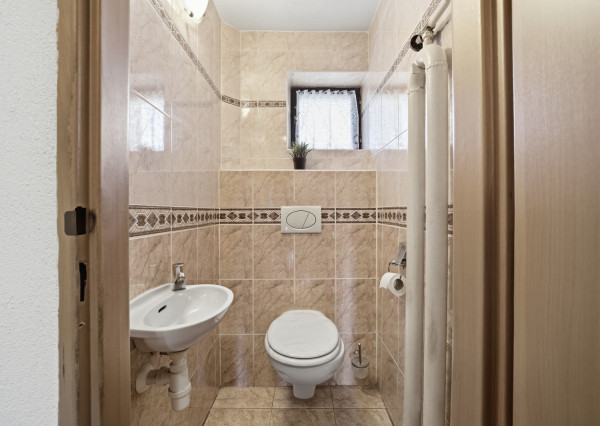 Na predaj samostatne stojaci 5-izbový rodinný dom v obci Jablonové