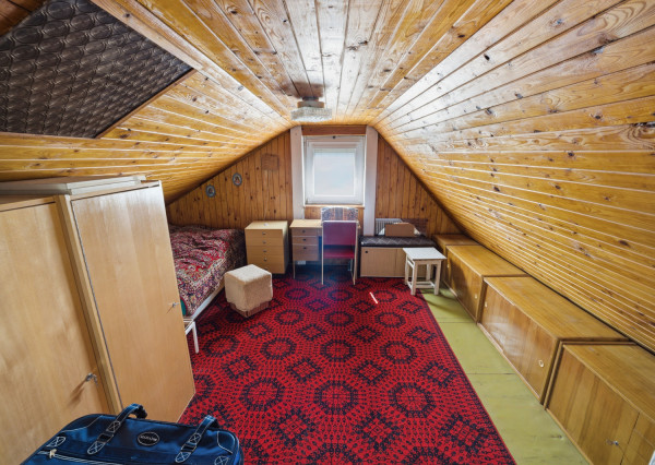 Na predaj samostatne stojaci 5-izbový rodinný dom v obci Jablonové