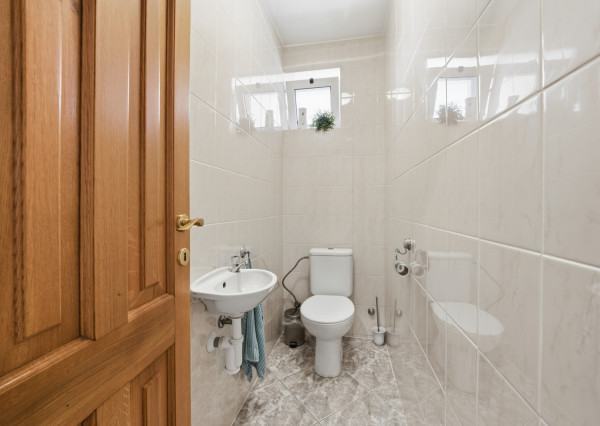 Na predaj samostatne stojaci 7-izbový rodinný dom v obci Jablonové