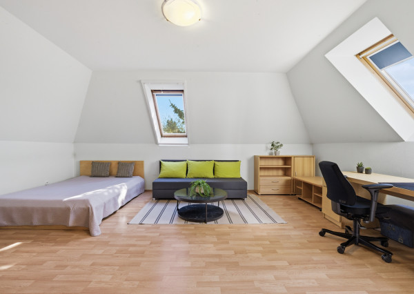 Na predaj samostatne stojaci 7-izbový rodinný dom v obci Jablonové