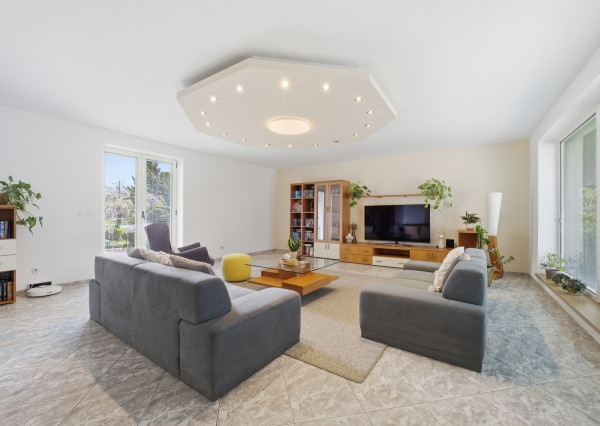 Na predaj samostatne stojaci 7-izbový rodinný dom v obci Jablonové