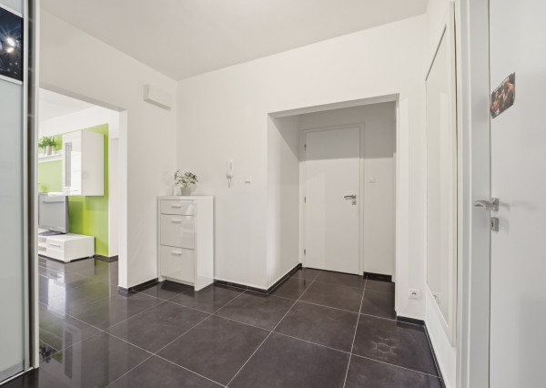 Na prenájom 3-izbový byt s loggiou v Ružinove