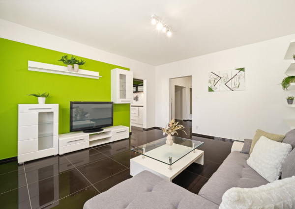 Na prenájom 3-izbový byt s loggiou v Ružinove