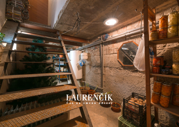 NA PREDAJ | DVOJGENERAČNÝ RODINNÝ DOM NITRIANSKE PRAVNO