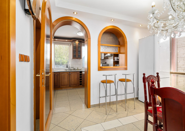 Na predaj 6-izbový rodinný dom s krásnou záhradou v Šamoríne