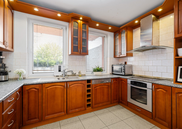 Na predaj 6-izbový rodinný dom s krásnou záhradou v Šamoríne