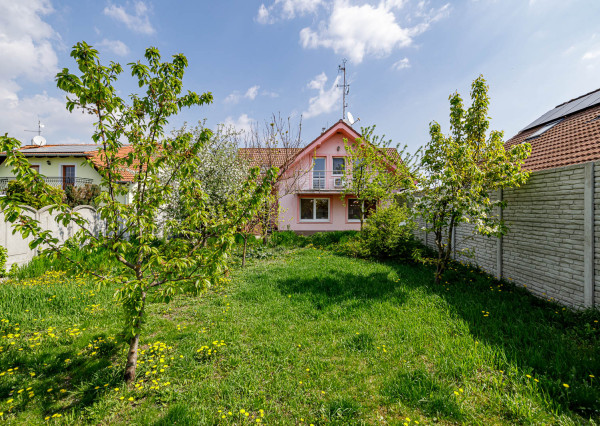 Na predaj 6-izbový rodinný dom s krásnou záhradou v Šamoríne