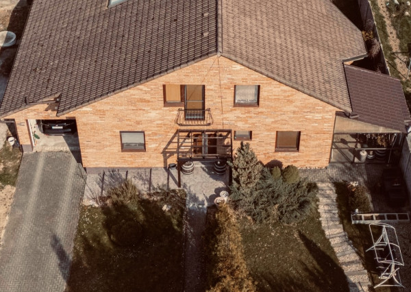 Na predaj priestranný, zariadený rodinný dom v Cerovej