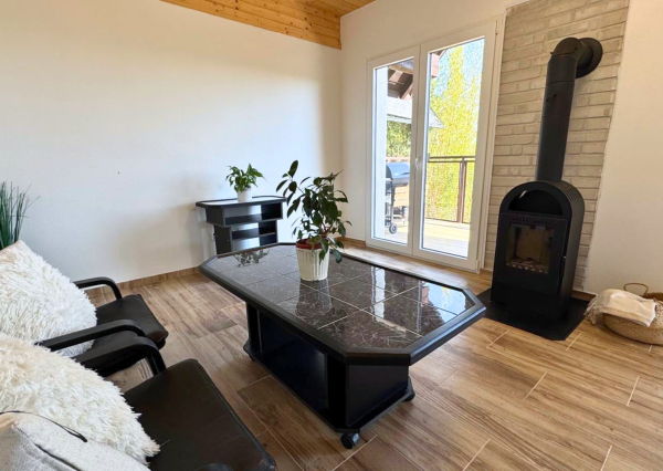 Na predaj chata s panoramatickým výhľadom na Bratislavu