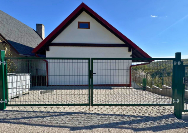 Na predaj chata s panoramatickým výhľadom na Bratislavu