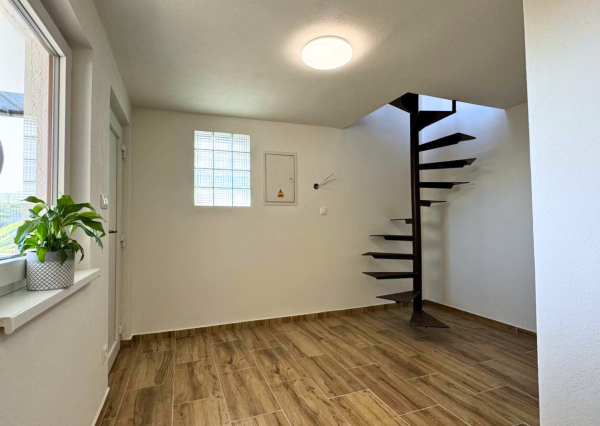 Na predaj chata s panoramatickým výhľadom na Bratislavu